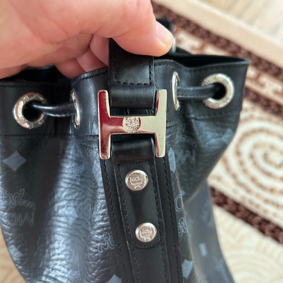 MCM gorgeous black bucket shoulder bag - Picture 7 of 12